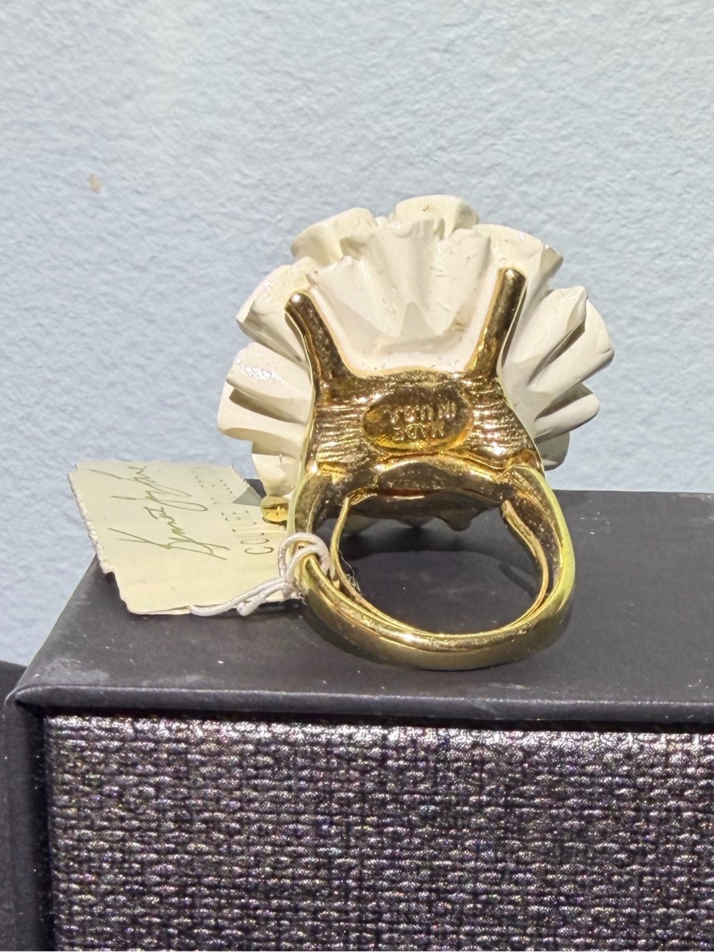 NWT KJL White Ceramic Flower Couture Collection Statement Ring. Size 6 - Picture 5 of 15